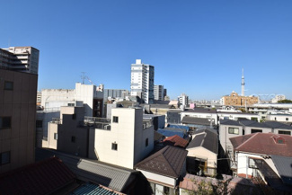【展望】 | 眼前に広がる空の雄大さと、このお部屋の自慢の一つである「眺望」をご覧ください。毎日、この景色を独り占めできる新生活に夢が広がります。～即日のご見学可能～　お問合せはお気軽にどうぞ。