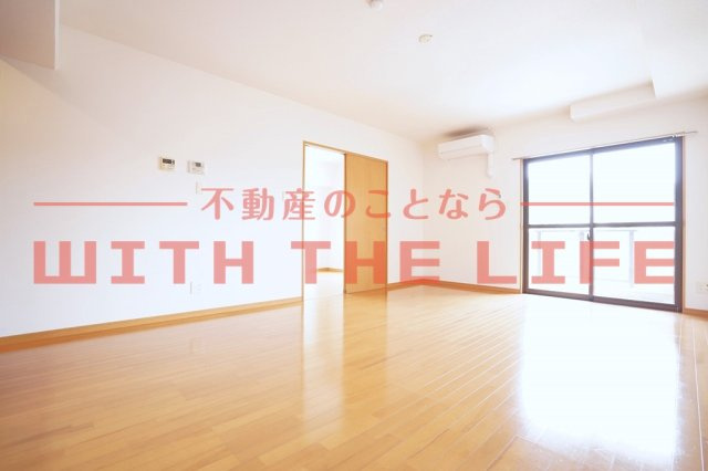 グランクリュ山川【キャッシュバック対象物件】の居間・リビング|ゆったりとしたリビングです