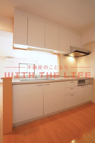 グランクリュ山川【キャッシュバック対象物件】のキッチン|コンパクトなキッチンで掃除もラクラク