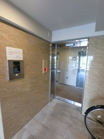 PARKSIDE RESIDENCE GYOTOKU のエントランス