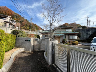 【その他】 | 安佐南区安東六丁目　戸建 | 駐車場入口