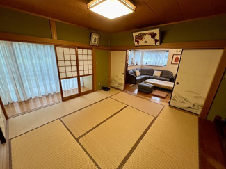 【和室】 | 安佐南区安東六丁目　戸建 | リビング横縁側のある和室