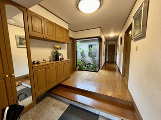 【玄関】 | 安佐南区安東六丁目　戸建 | 広い玄関ホール　