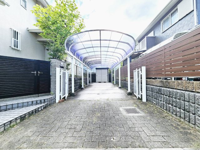 三田市けやき台４丁目の中古一戸建の駐車場|■カースペース2台。車種によっては3台可。