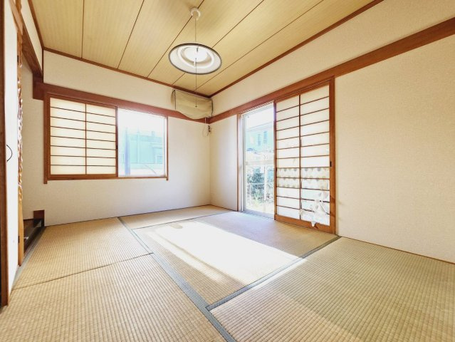 三田市けやき台４丁目の中古一戸建の和室|■和室約6帖＋2面窓＋押入収納あり