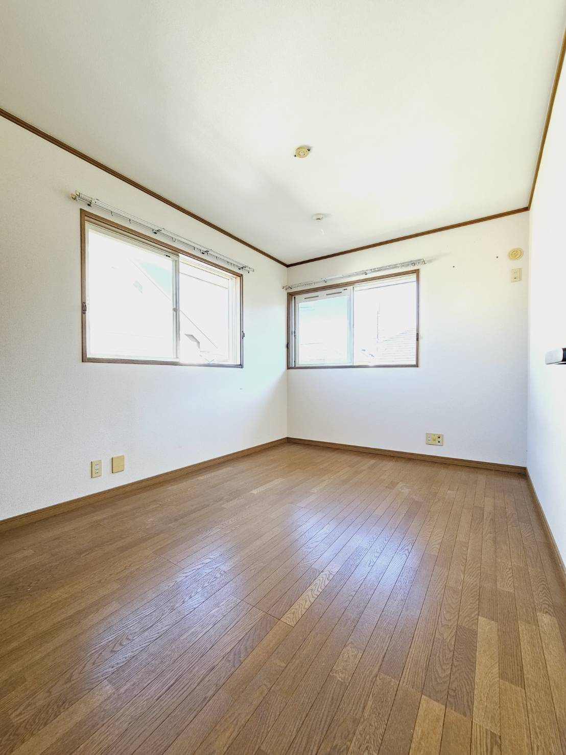 三田市けやき台４丁目の中古一戸建の洋室|■2階洋室約6帖＋2面窓＋収納