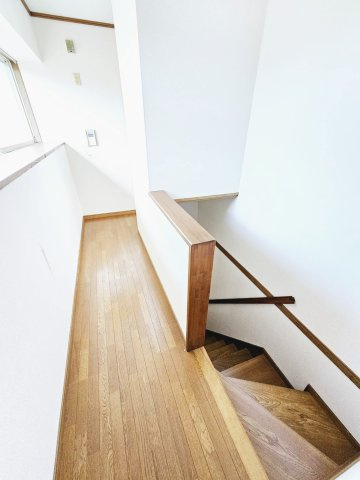 三田市けやき台４丁目の中古一戸建のその他|■2階階段上＋手すり付き