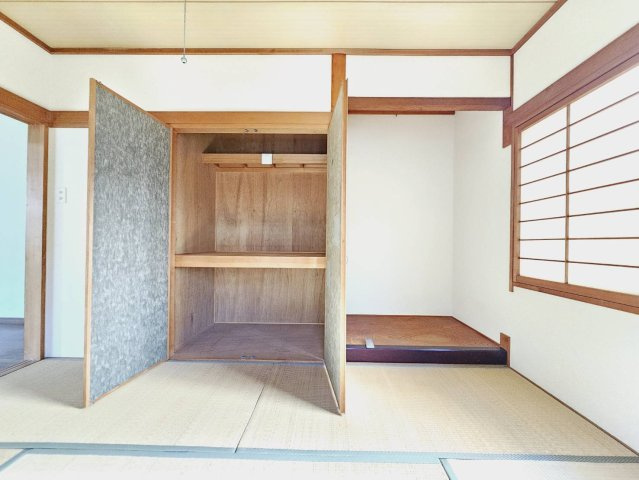 三田市けやき台４丁目の中古一戸建の収納|■和室約6帖の押入と床の間