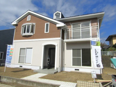 【外観】 | 【再生住宅】南アルプス市あやめが丘 | 落ち着いた雰囲気の外観です