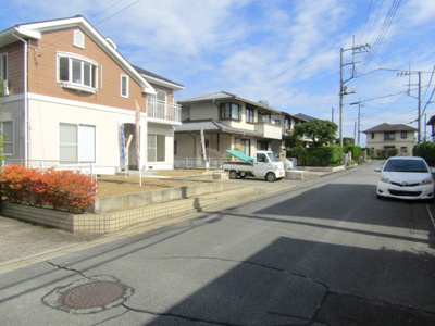 【前面道路含む現地写真】 | 【再生住宅】南アルプス市あやめが丘 | 前面道路含む現地写真です