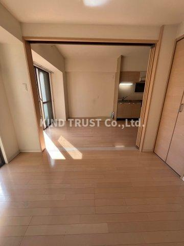 FORTUNA北梅田の居間・リビング|ゆったり過ごせる居間です