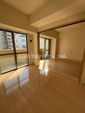 FORTUNA北梅田の居間・リビング|ゆったり過ごせるリビングです