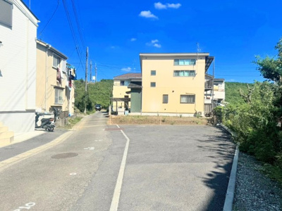 【前面道路含む現地写真】 | ◆◇横浜市緑区十日市場町　建築条件なし売地◇◆ | ◆前面道路も幅員があり車の運転も安心！前面道路は閑静な住宅地。車通りの少ない道路です。お子様にも安心です。