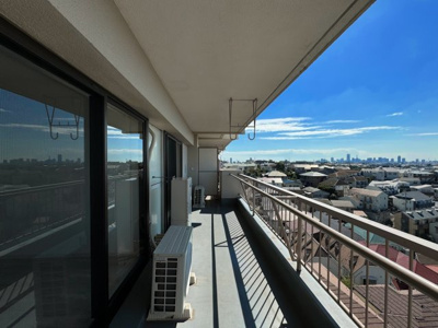 【バルコニー】 | ◆◇菊名マンション◇◆ | ◆広いバルコニーは寝室と子供部屋からアクセスできる2WAY動線。お布団も洗濯物もたくさん干せます！！