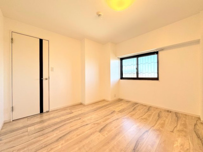 【洋室】 | ◆◇菊名マンション◇◆ | ◆感性を育むプライベートルームはシンプルでスマートな空間。好みの空間で読書をしたり、音楽を聞いたりと一人の時間も充実したものにできます。

