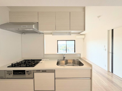 【キッチン】 | ◆◇菊名マンション◇◆ | ◆ご家族みんなで調理ができる位のスペースを実現したキッチン空間となっております。みんなで作った料理を召し上がりながらの会話は、どのような物になるのでしょうか。