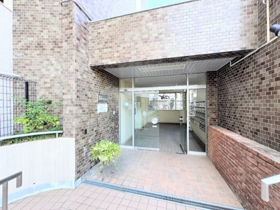 【エントランス】 | ◆◇菊名マンション◇◆ | ◆管理体制良好なマンションです。清潔感のあるエントランスに開放感のある住環境。