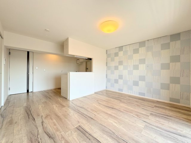 【居間・リビング】 | ◆◇菊名マンション◇◆ | ◆家族で食卓を囲むダイニングスペースと、ソファでゆったりくつろぐリビングスペースがしっかり区切られているので家具の配置や用途を使いわけしやすいです。