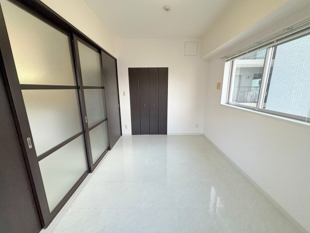 セレブコート木川の洋室