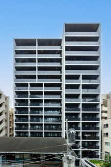 【外観】 | 高台に位置する2023年築の築浅都市型レジデンス