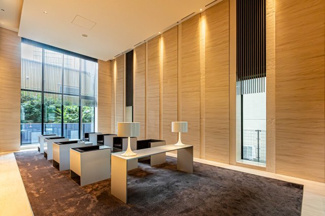 【エントランス】 | ホテルライクな吹き抜けの大開口エントランス