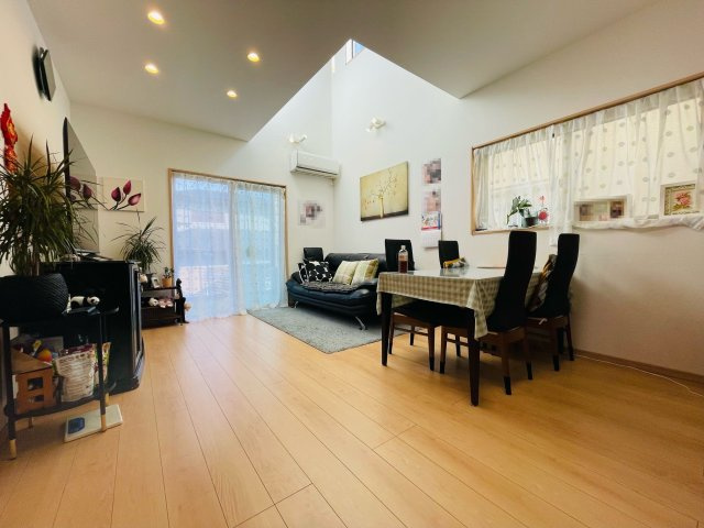 神戸市北区北五葉5丁目戸建の居間・リビング