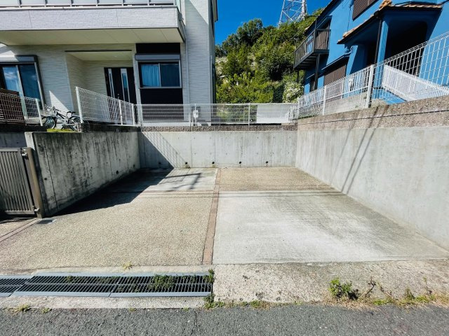 神戸市北区北五葉5丁目戸建の駐車場