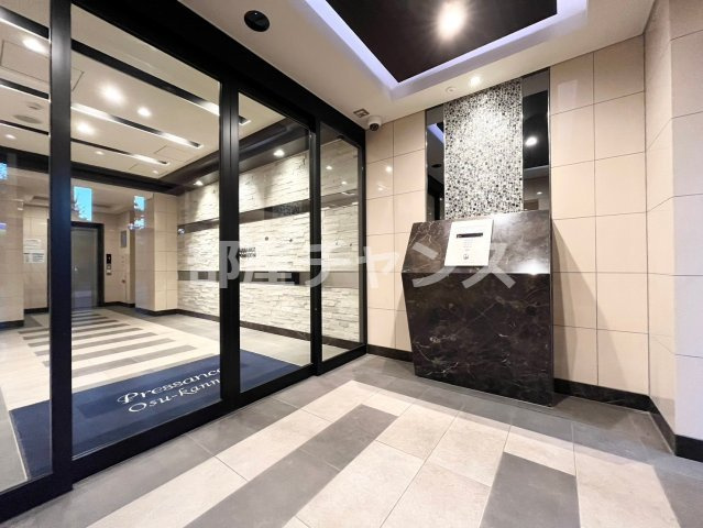 プレサンス大須観音のエントランス