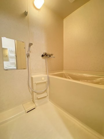 ヴィラ・セリゼーテラスハウスの浴室|日々の暮らしに欠かせないお風呂です