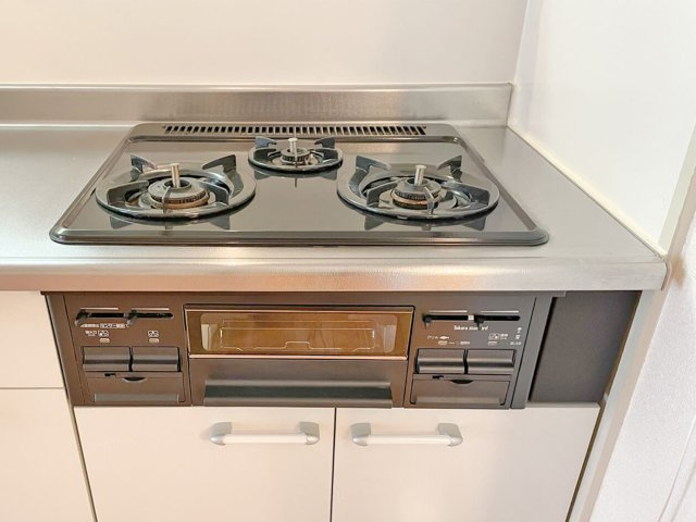 ヴィラ・セリゼーテラスハウスのキッチン|3つ口コンロが付いています