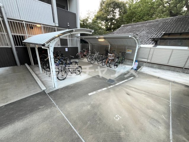 グランドコスモスの駐車場