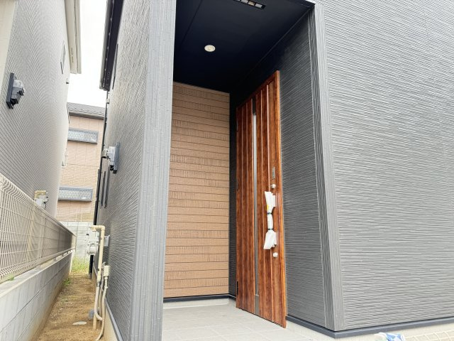 松戸市二ツ木新築戸建【幸谷小学校：9分】のエントランス|エントランス・玄関ポーチ
