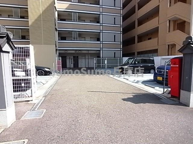 神戸市長田区神楽町５丁目の賃貸マンションの駐車場|駐車場があるので、車を買う予定の方も安心です