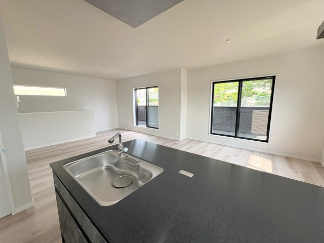 神戸市北区鈴蘭台南町3丁目新築戸建の居間・リビング