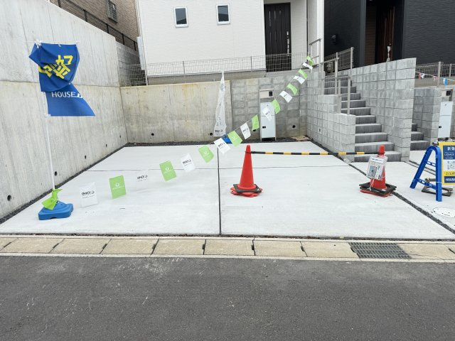 松戸市二ツ木新築戸建【幸谷小学校：9分】の駐車場|2号棟駐車スペース・並列２台駐車可