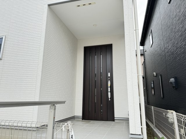 松戸市二ツ木新築戸建【幸谷小学校：9分】のエントランス|エントランス・玄関ポーチ