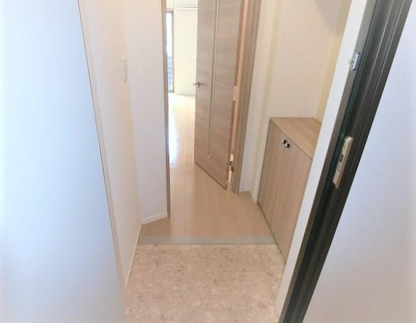 アン・ジュールの玄関