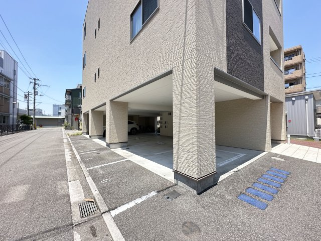フォブールアミリーの駐車場