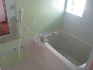 【浴室】 | グリーングラス | 清潔感のあるお風呂ですね