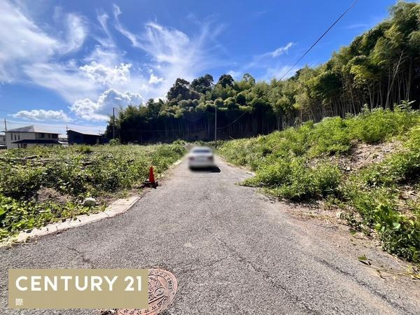 岩出市桜台の売地の前面道路含む現地写真