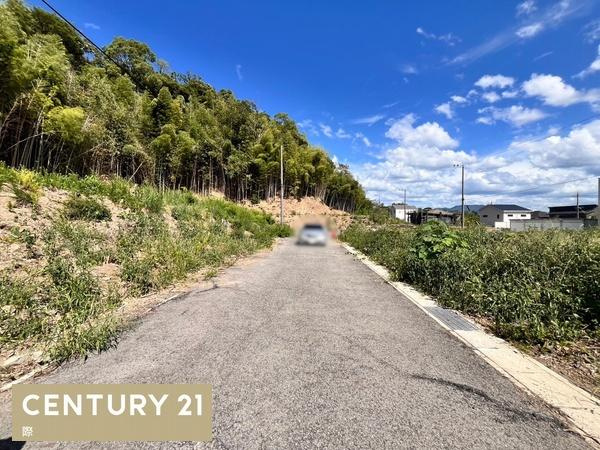 岩出市桜台の売地の前面道路含む現地写真