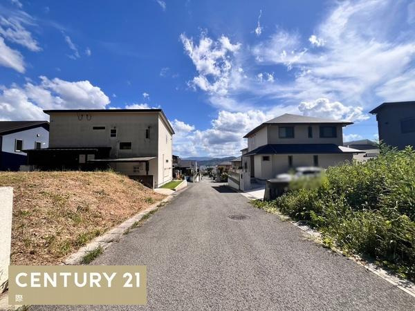 岩出市桜台の売地の前面道路含む現地写真