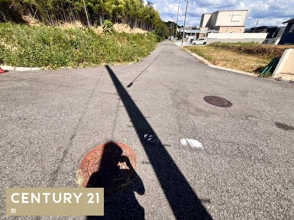 岩出市桜台の売地の前面道路含む現地写真