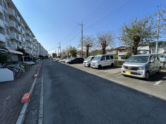 つつじ野団地1-24の駐車場