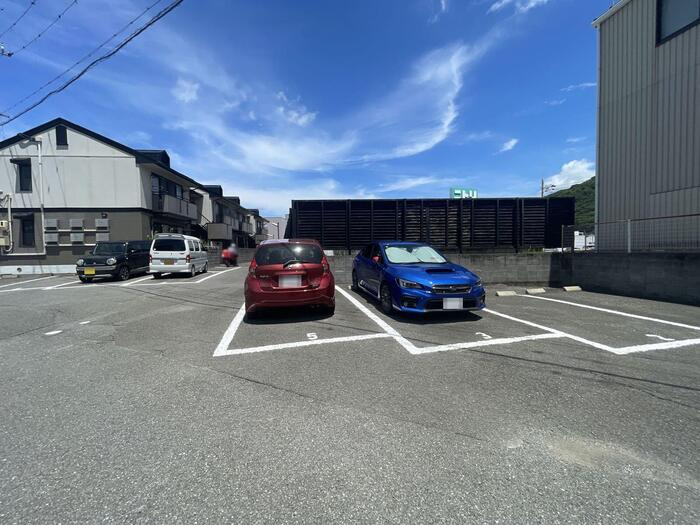 ハイツウィンディの駐車場