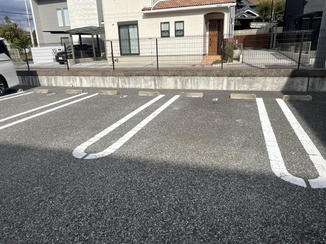 インプレス・ヴィラの駐車場