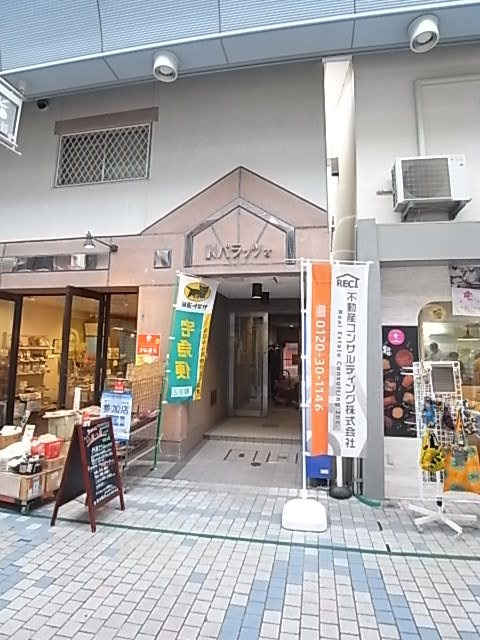 神戸市灘区水道筋２丁目の賃貸マンションのエントランス