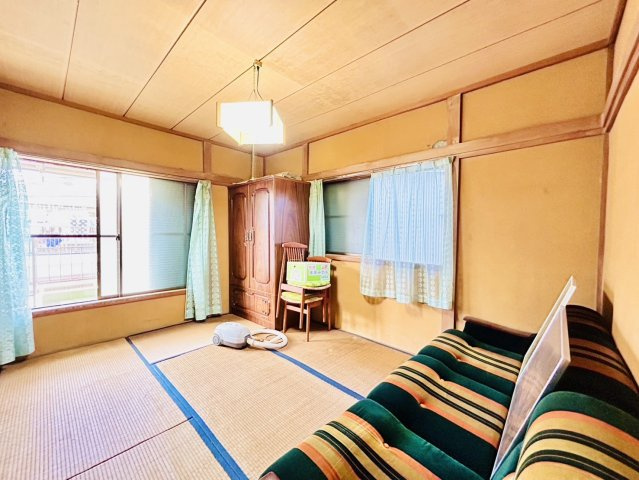 岸和田市大手町　中古戸建の和室|2階バルコニー側の和室となります◎続き部屋ではないためパーソナルスペース◎