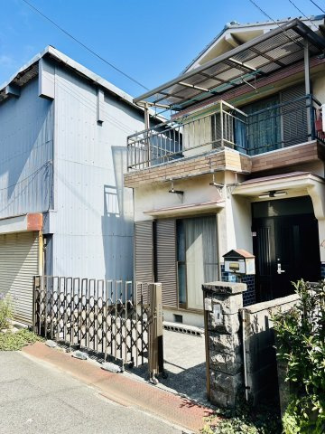 岸和田市大手町　中古戸建の前面道路含む現地写真