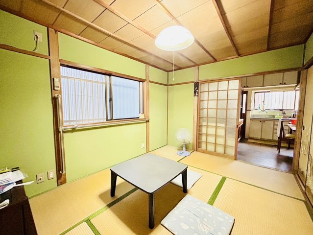 岸和田市大手町　中古戸建の和室|ダイニングキッチン横の和室でお家でのゆったり時間をお過ごしください◎